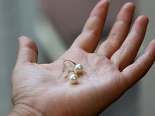 Load image into Gallery viewer, Akoya Pearl Earrings 18K Gold