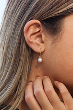 Load image into Gallery viewer, Akoya Pearl Earrings 18K Gold