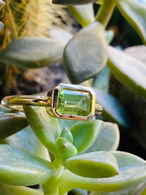 Load image into Gallery viewer, 14K Gold Peridot Ring