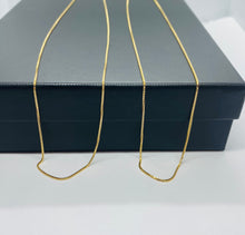Load image into Gallery viewer, 18K Gold Box Chain, 0.80mm, Solid Italian Gold, Sleek and Shiny Chain
