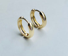 Load image into Gallery viewer, Gold Huggie Hoop, 10K 14K Solid Gold Mini Hoop Huggie, Bombé Hoop Earrings, Small Plain Huggies, Everyday Earrings, Birthday Gift for Women