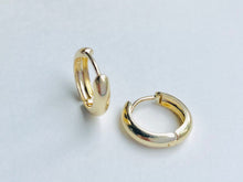 Load image into Gallery viewer, Gold Huggie Hoop, 10K 14K Solid Gold Mini Hoop Huggie, Bombé Hoop Earrings, Small Plain Huggies, Everyday Earrings, Birthday Gift for Women