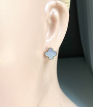 Load image into Gallery viewer, 10K Gold Clover Stud Earrings