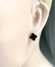 Load image into Gallery viewer, 10K Gold Clover Stud Earrings