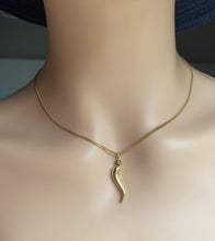 Load image into Gallery viewer, Gold Horn Pendant, 18K Solid Gold Cornicello Necklace, Good Luck Protection, Chili Pepper Pendant , Gold Fine Jewelry, Birthday Gift Ideas