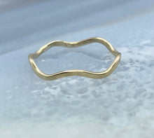 Load image into Gallery viewer, 10K Solid Gold Wavy Ring, Zigzag Ring, Stacking Ring, Thumb Ring for Women