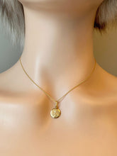 Load image into Gallery viewer, 18K Sacred Heart Of Jesus, 10mm