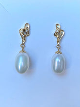 Load image into Gallery viewer, 14K Gold Pearl Earrings, Pearl Diamond Earrings, Pearl Jewelry Bride, Wedding Gift, Birthday Gift for Women, Jewelry for Woman