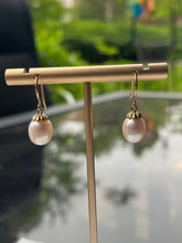 Load image into Gallery viewer, Pearl Drop Earrings, 14K Solid Gold Earrings, Handmade in Montréal Canada, June Birthstone, Birthday Gift for Wife,