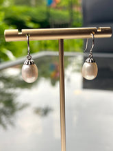 Load image into Gallery viewer, Pearl Drop Earrings, 14K Solid Gold Earrings, Handmade in Montréal Canada, June Birthstone, Birthday Gift for Wife,