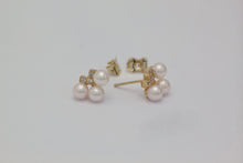 Load image into Gallery viewer, Akoya Pearl Gold Earrings, 10K 14K 18K Solid Gold, Handmade in Montréal Canada, Minimalist Earrings For Women, Mothers Day Gift for Wife