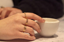 Load image into Gallery viewer, 10K Solid Gold Wavy Ring, Zigzag Ring, Stacking Ring, Thumb Ring for Women