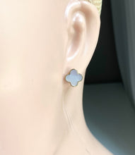 Load image into Gallery viewer, 10K Gold Clover Stud Earrings

