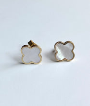 Load image into Gallery viewer, 10K Gold Clover Stud Earrings
