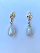 Load image into Gallery viewer, 14K Gold Pearl Earrings, Pearl Diamond Earrings, Pearl Jewelry Bride, Wedding Gift, Birthday Gift for Women, Jewelry for Woman

