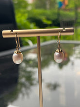 Load image into Gallery viewer, Pearl Drop Earrings, 14K Solid Gold Earrings, Handmade in Montréal Canada, June Birthstone, Birthday Gift for Wife,

